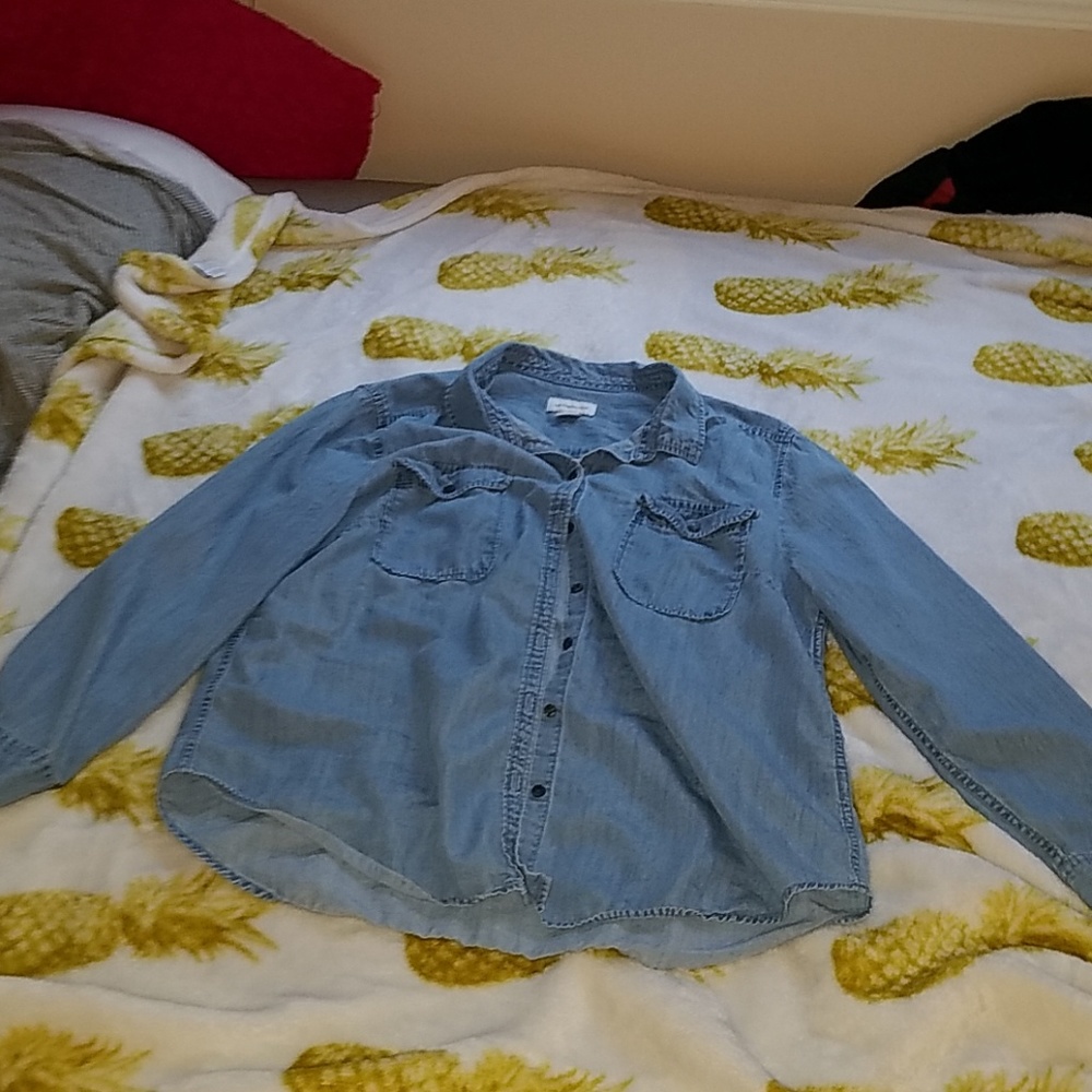 NWOT-Light Denim Looking Top